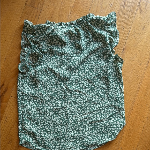 Green Floral Ruffle Top - Picture 3 of 4